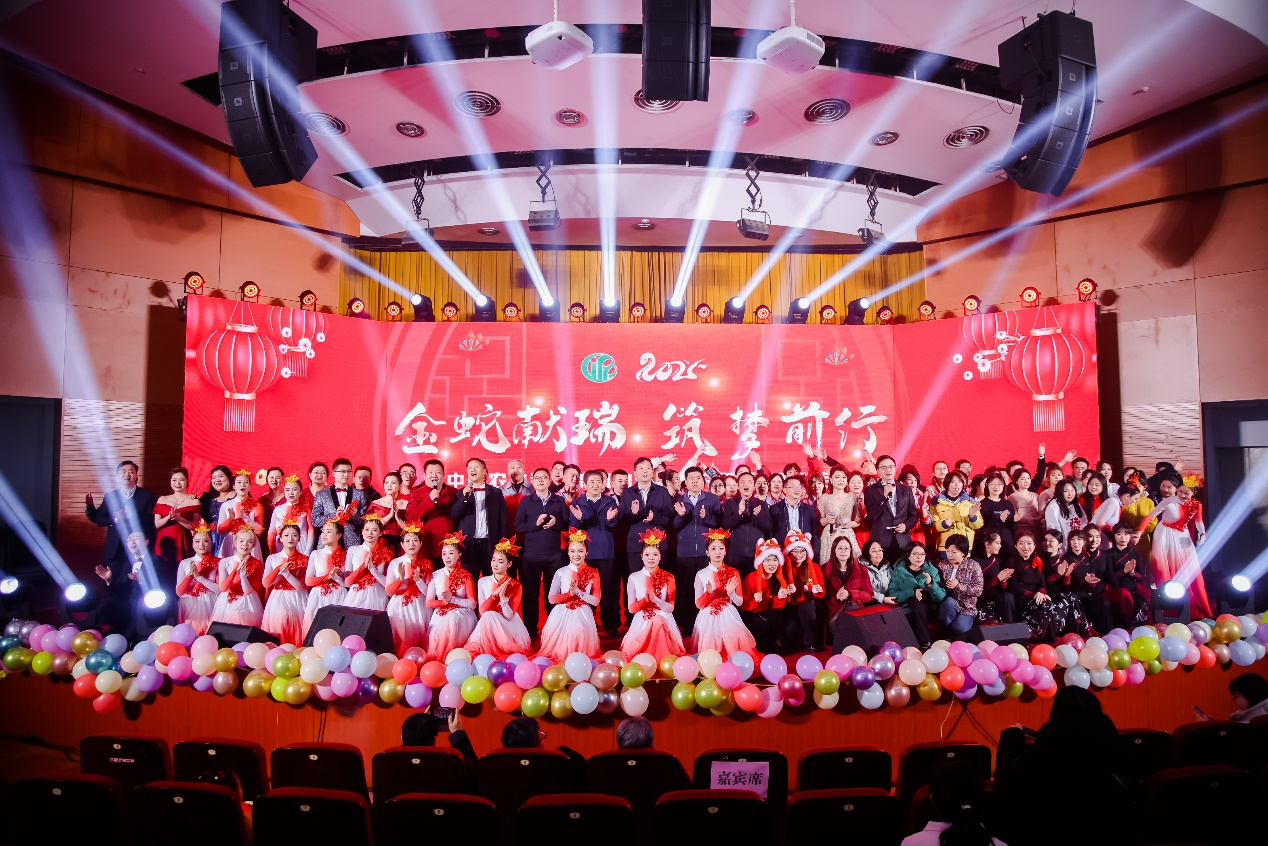 大合影.png