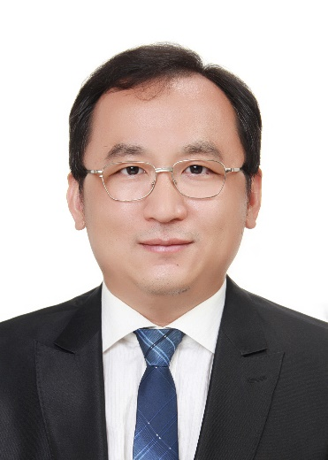 刘杨证件照.png
